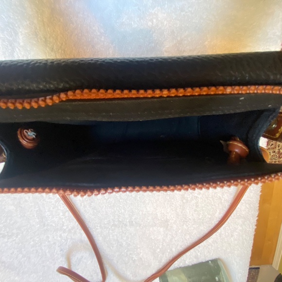 Vintage Dooney & Bourke Black Handbag. - Picture 4 of 8
